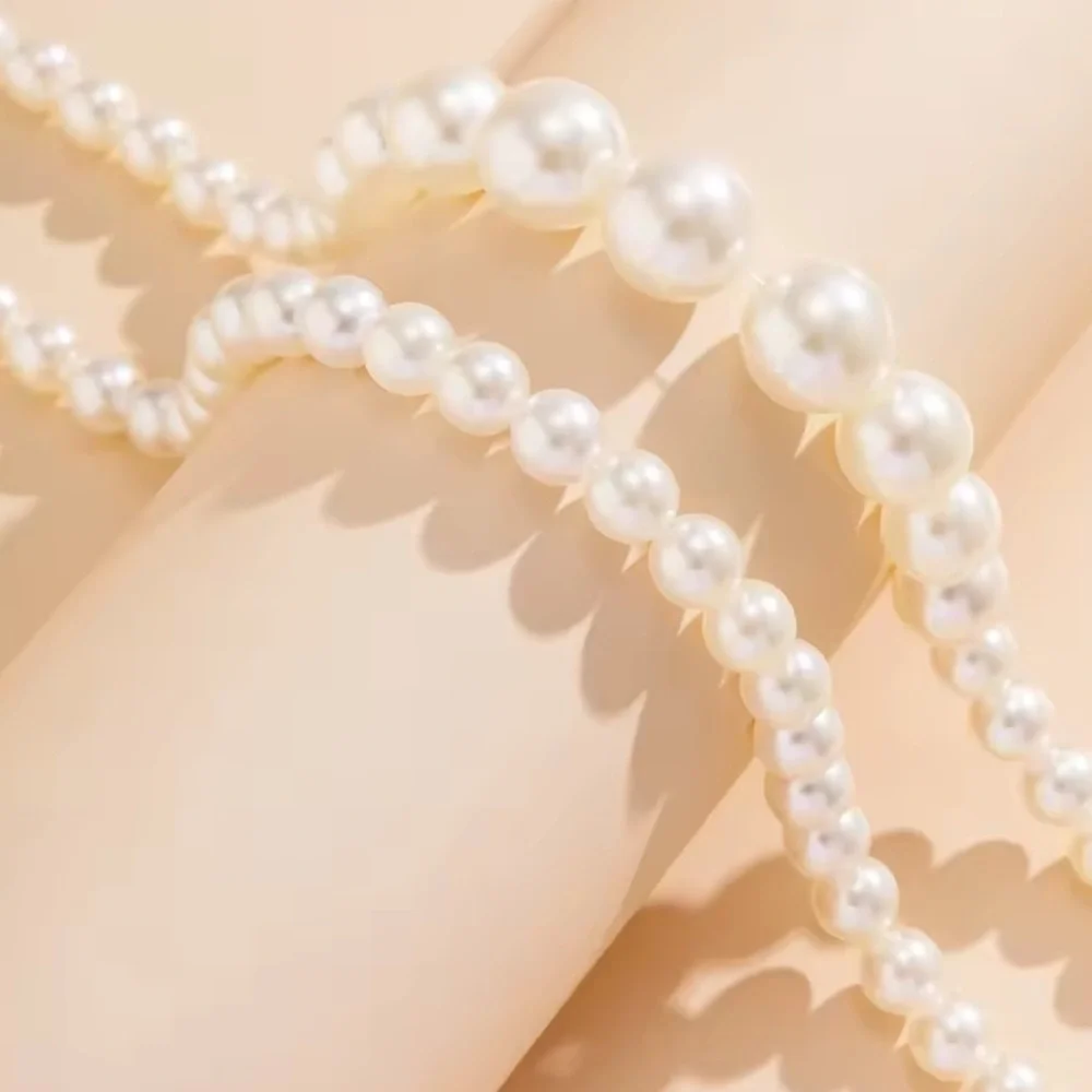 Vintage White Pearl Necklace - Picture 4 of 9